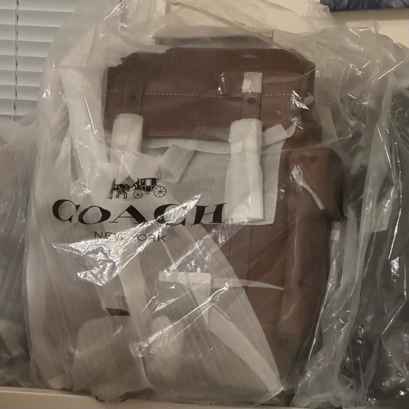 🥰 Coach Hitch Backpack Dark Saddle - Picture 14 of 14